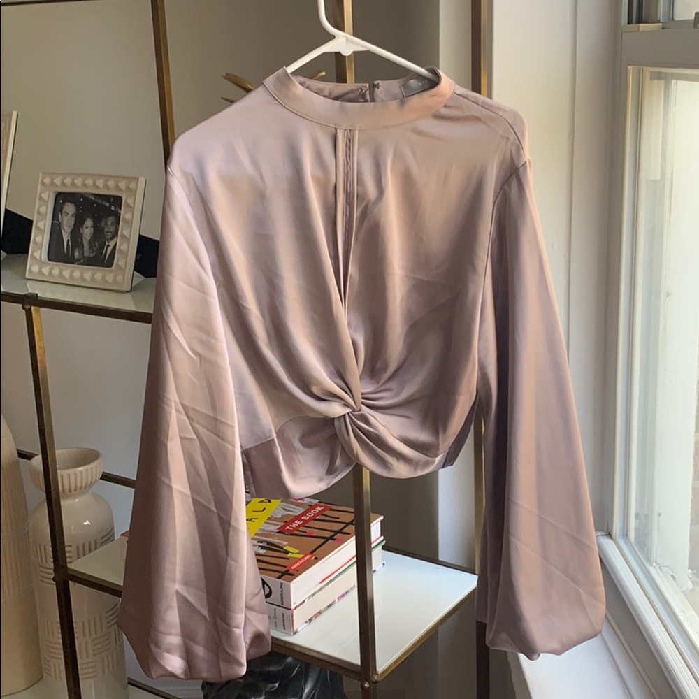 Crop blouse with ballon sleeves
